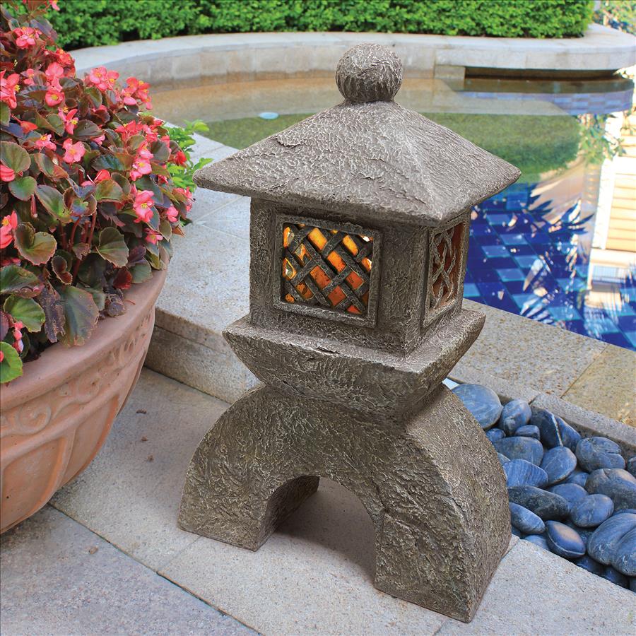 Japanese Pagoda Illuminated Lantern Statue: Each