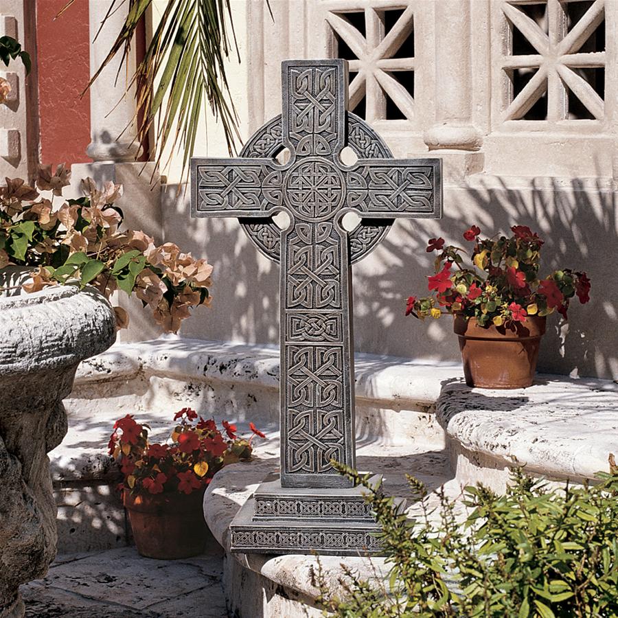 Bannockburn Celtic Cross Sculpture