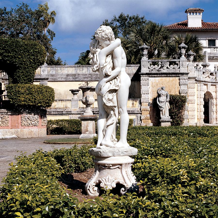 La Passion Grande Sculpture