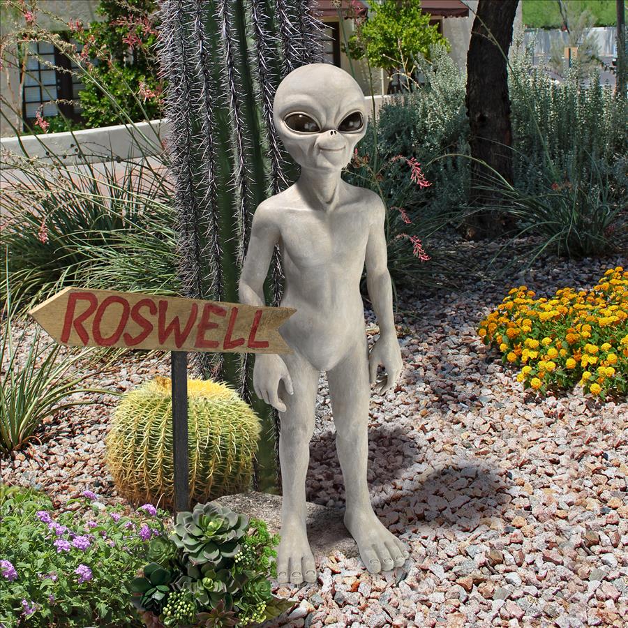 The Out-of-this-World Alien Extra Terrestrial Statue: Medium