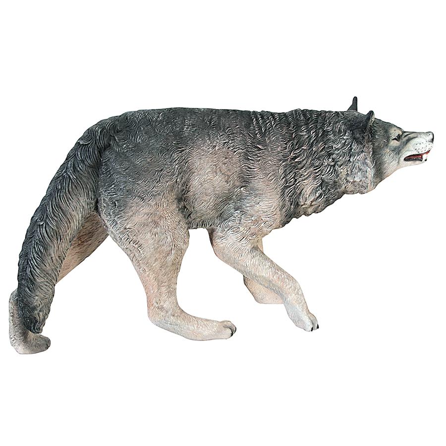 Call of the Wild: Growling Gray Wolf Statue