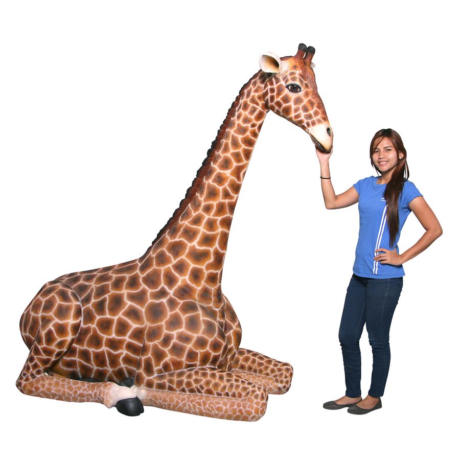 Dakarai Grande-Scale Sitting Giraffe Garden Statue