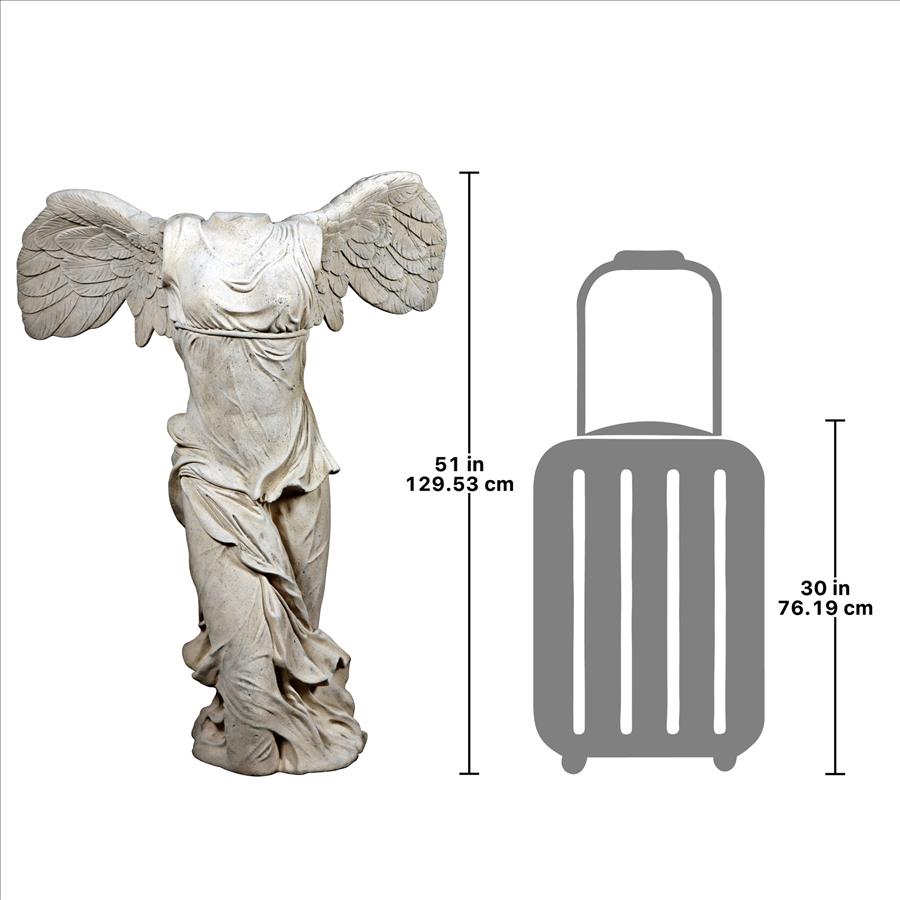 Nike of Samothrace Statue: Grande