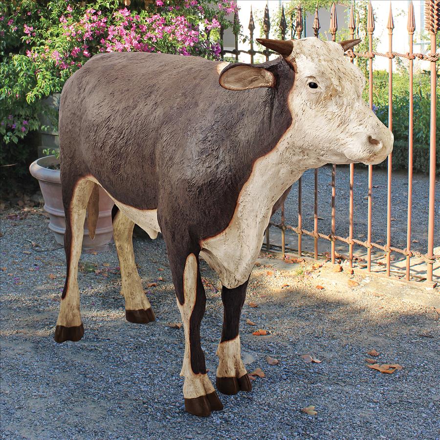 The Grand-Scale Wildlife Animal Collection: Hereford Steer Statue